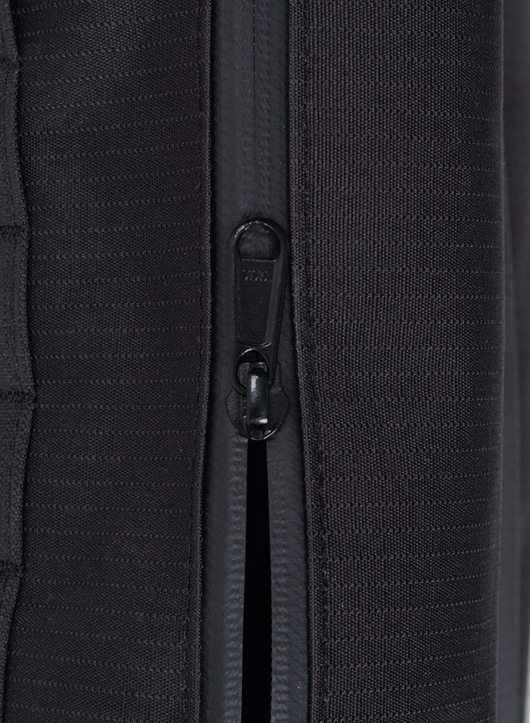 The New Bum Bag Black & Black Medium - Image 4