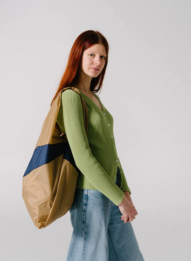 The New Shopping Bag Camel & Navy Large - Image 2
