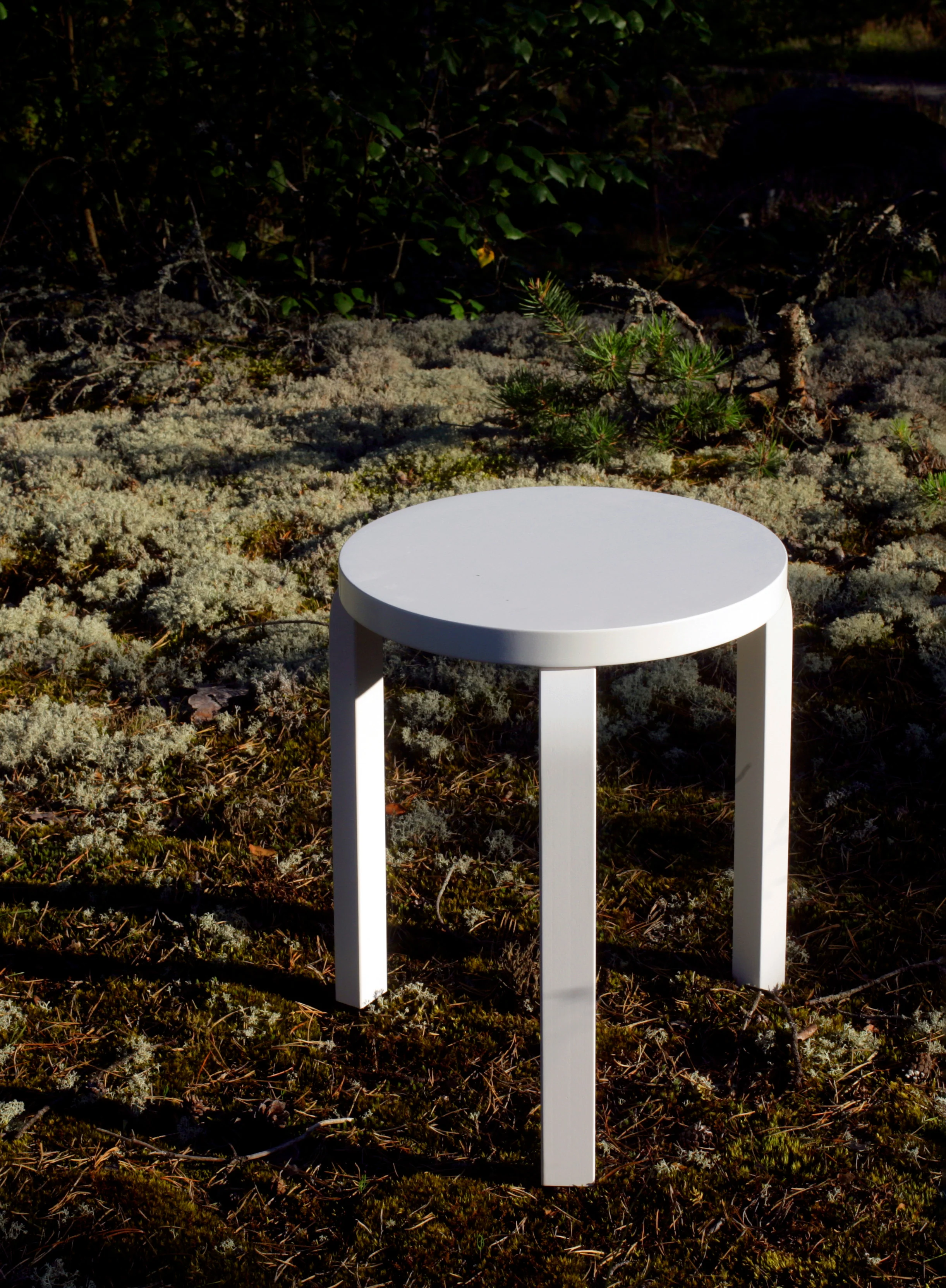 Stool 60, Legs White, Seat White - Artek - Image 3