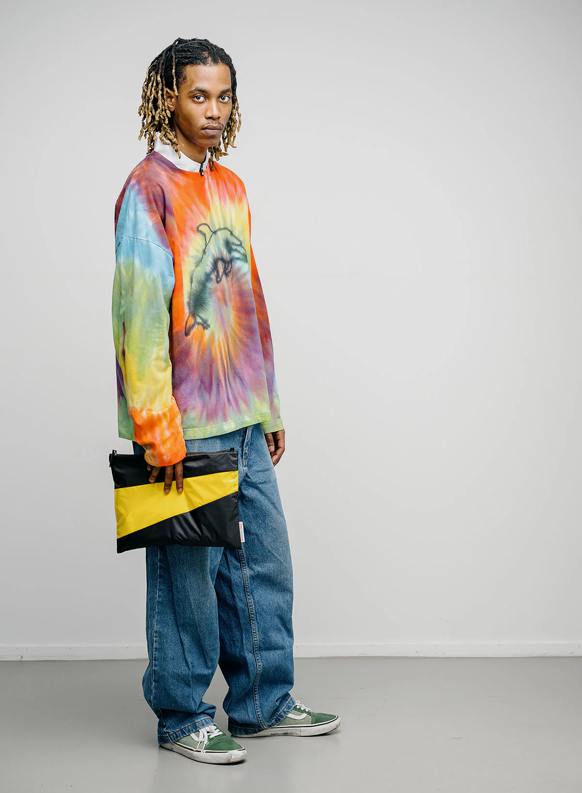 The New Pouch Black & Sunflower Large - Image 2